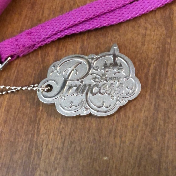 NWOT Disney Parks Princess Phone Case Wristlet - Picture 4 of 5